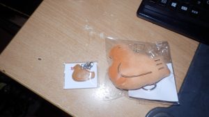 豊島屋から鳩のキーホルダーが届いた