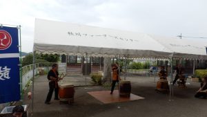 秋川太鼓の演奏をやっていた