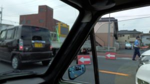拝島橋の前を閉鎖してものすごく混雑していた