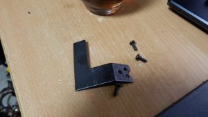 謎のL型金具