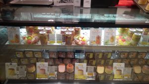 フルーツポンチとCokkieが売っている