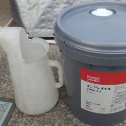 今回はモノタロウの20W-50のオイルを買った
