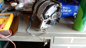 電源にテストツールを接続させた。