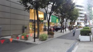 物販もあるので、結構前に並んでいる