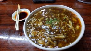 自分は天山の酸辣湯麵を頼んだ