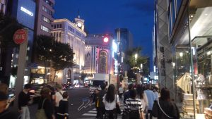 銀座も外国人ばかりになってしまった