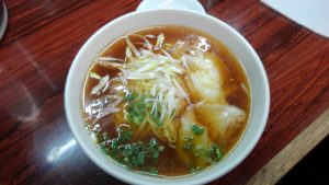 天山の雲吞湯麺