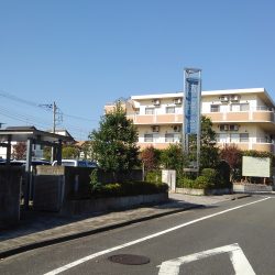 栗畑の垣根を刈られた件で法務局に行って住所を調べてきた。 福生の法務局