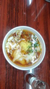 天山の雲呑湯麺