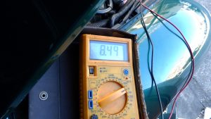 8.4Vは直結のはずだけど若干低いかな。