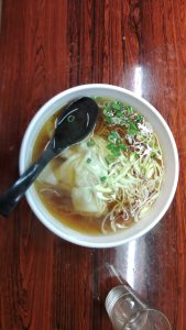 天山の雲吞湯麵