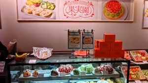 立川のエキナカの果樹園リーベルが来ていた