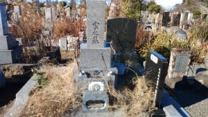 墓が雑草だらけなので、墓掃除を実施した