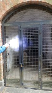 明かり用のメンテナンス通路