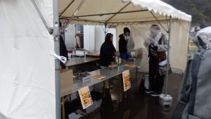 まずはカレー機関を利用した