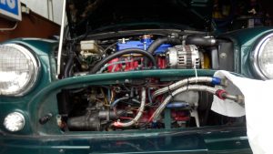 スターターを交換しようと思ってオイルクーラーを移動させた。