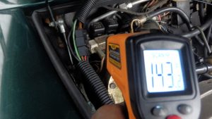 エンジンはかかったけど問題発生。燃料ポンプに入っている抵抗が燃えている。143度は異常だ!