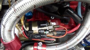 燃料ポンプの抵抗を通して、スターターに電源供給をするのはおかしいことにが気が付いて、スターターソレノイドに変更した。