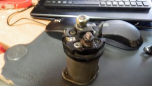 ネジを締めてコイルに半田付けして完了