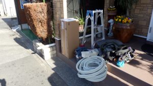 まずは、2Fのエアコンの交換に着手した。