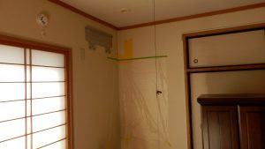 室内機の固定金具を取り付け