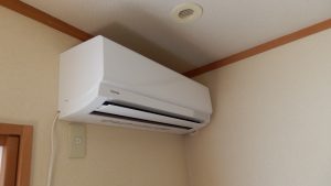 1Fのエアコンの室内機の取付完了