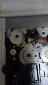 モーターとプーリをつなぐベルトが伸びてしまっている