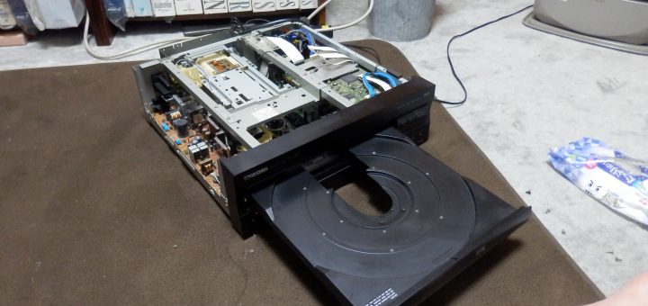 DVL-909もトレイが出てくるようになった