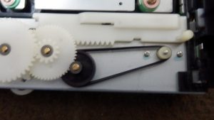 モーターに接続されているベルトが伸びてしまっている