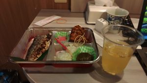 コラボメニューのA,Bです。これは、持ち帰りでホテルでゆっくり食べることした