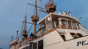 マストで足柄さんと朝霜がお出迎え