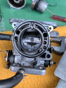 キャブの内部を清掃