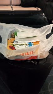 佐世保には、0時に着くので空弁でシュウマイ弁当を買っておいた