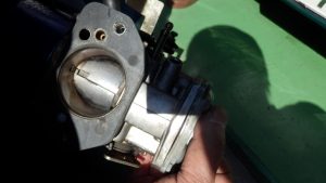 HIF44の底の蓋が変形して反ってしまっている