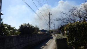 実家からも煙が見える