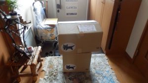 手持ちで運べる量ではないのでホテルからグッチは宅急便で送った。