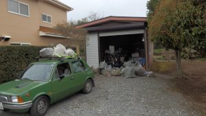 今までの草刈りの雑草を梓のグリーンセンターに捨てに行く