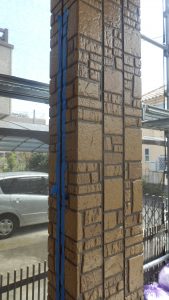 サイデリングの間のシールも今回全部交換する。