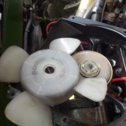 どうやら、エンジンにFANが押されてブレードが折れてしまったようだ。