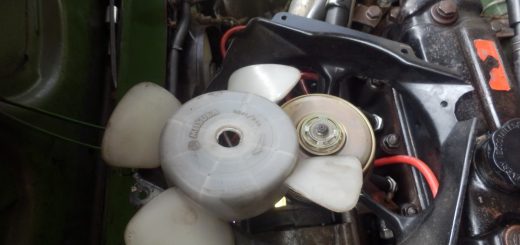 どうやら、エンジンにFANが押されてブレードが折れてしまったようだ。