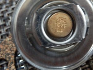 サーモススタットは75度品を使った