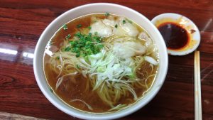 天山の雲吞湯麵