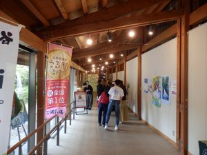 開館は10時からだけど、入場制限がある。