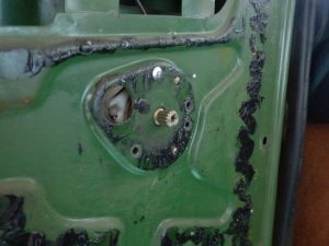 両方のケーブルをひっかけてから、巻き取り機能を固定した