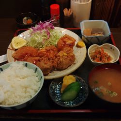 たまには普通に定食でも 鶏のから揚げ定食