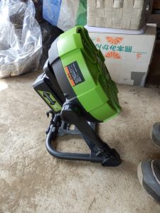 手元で活躍するハンディー扇風機