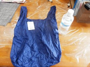 プレオープンでもらったエコバックと水