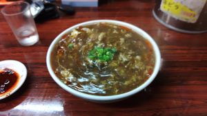 天山の酸辣湯麺