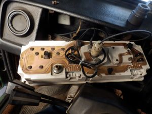 INNOCENTI120SLの日本仕様は、速度警告の信号が出ている。