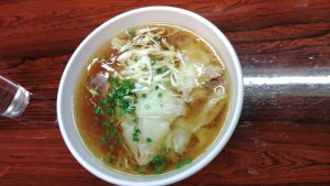 天山の雲吞湯麵